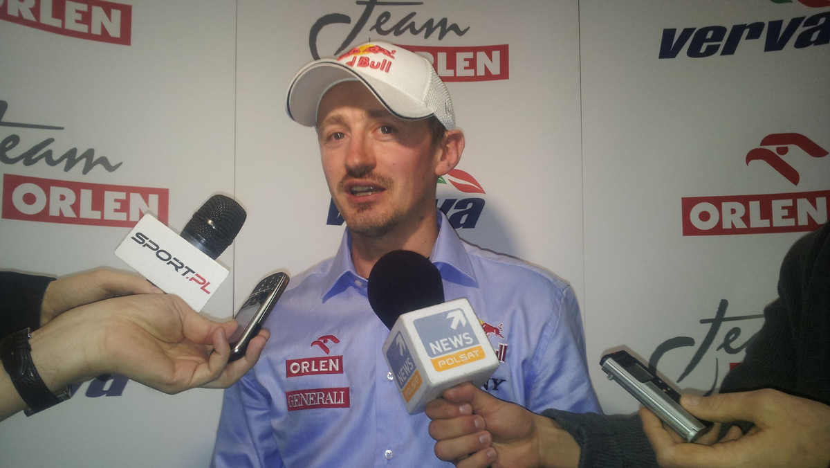 Orlen Team na oficjalnej konferencji prasowej przedstawił skład zespołu na najbliższy rok i zaskoczył wszystkich. Nowym kierowcą Orlen Teamu będzie Adam Małysz, który w barwach nowego zespołu pojedzie między innymi w Rajdzie Dakar.