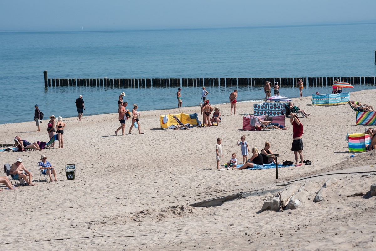 Nad wieloma plażami nad Bałtykiem powiewają czerwone flagi