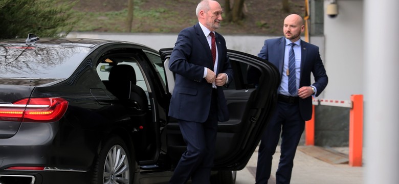 Antoni Macierewicz przyłapany na łamaniu przepisów. "Zachował się karygodnie"