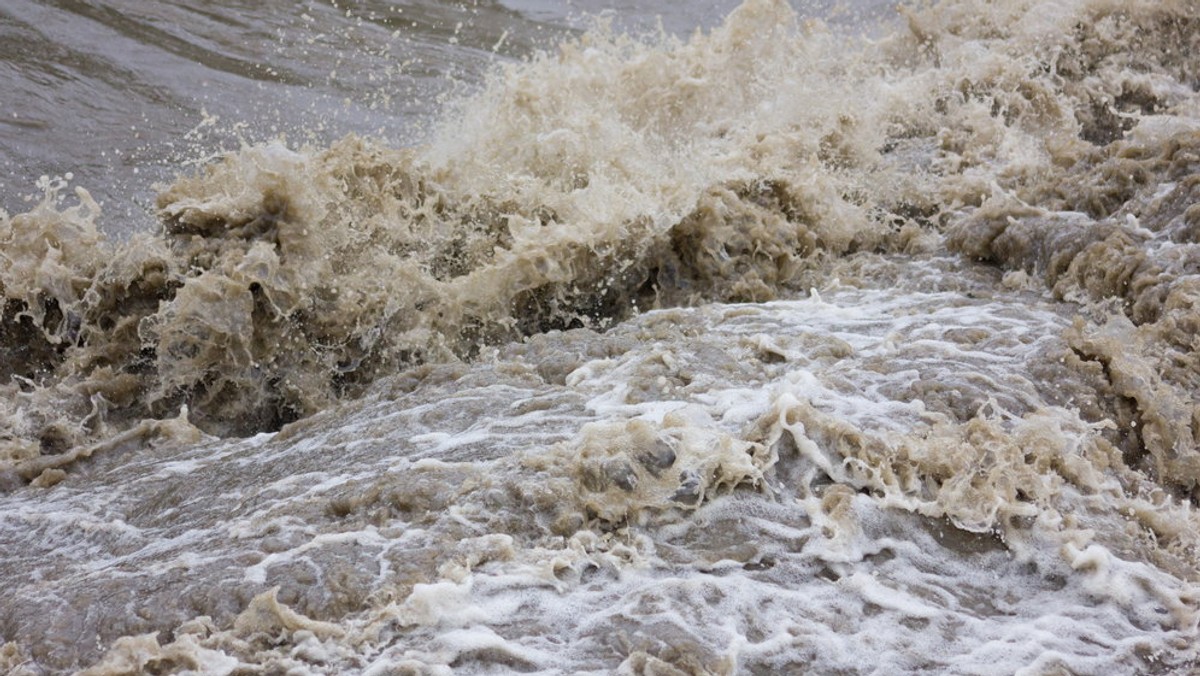 Instytut Meteorologii i Gospodarki Wodnej wydał ostrzeżenia hydrologiczne dla sześciu województw: lubuskiego, śląskiego, zachodniopomorskiego, małopolskiego, podkarpackiego i świętokrzyskiego. Niektóre rzeki w tych regionach mogą przekroczyć stan alarmowy.