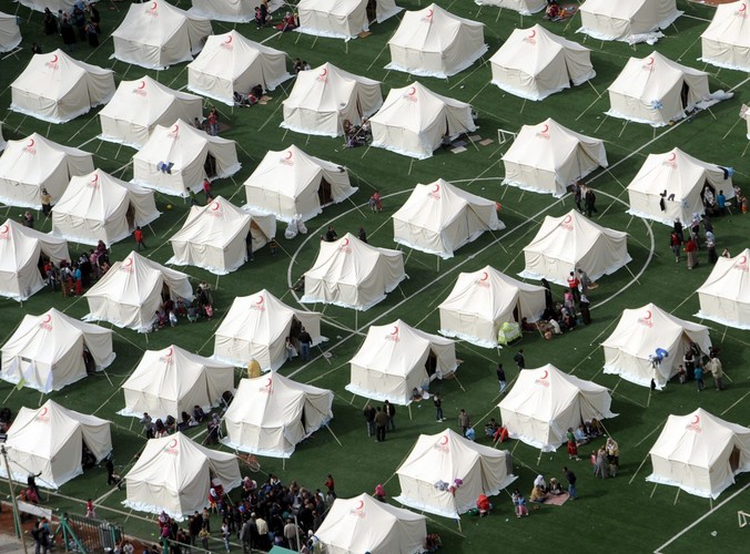 Miasteczko namiotowe dla ofiar trzęsienia ziemi