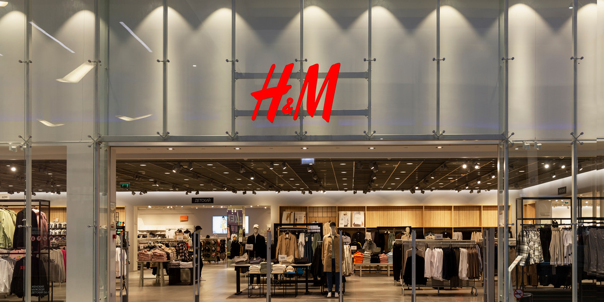 Sklep sieci H&M w jednej z galerii handlowych w Moskwie.