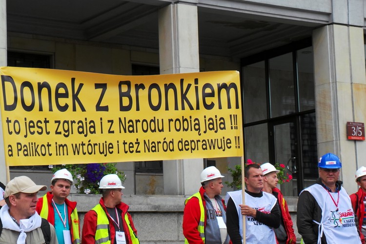 Związkowcy pod Ministerstwem Gospodarki