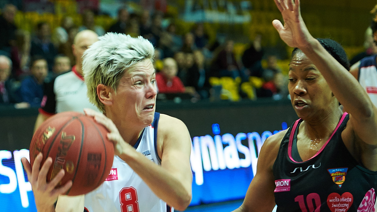 Zespół Artego Bydgoszcz pokonał Basket Gdynia 87:54 w zaległym spotkaniu 10. kolejki Tauron Basket Ligi Kobiet. Koszykarki z Bydgoszczy zajmują trzecie miejsce w ligowej tabeli.