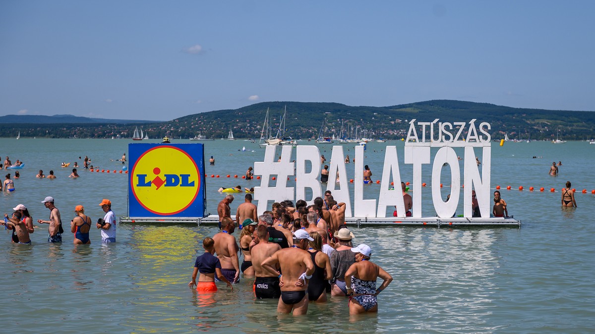 Idén is a LIDL biztosítja az energiapótlást a Balaton-átúszás résztvevőinek