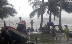 Setki turystów uwięzione w Tajlandii. 'Pierwsza od 30 lat burza tropikalna'