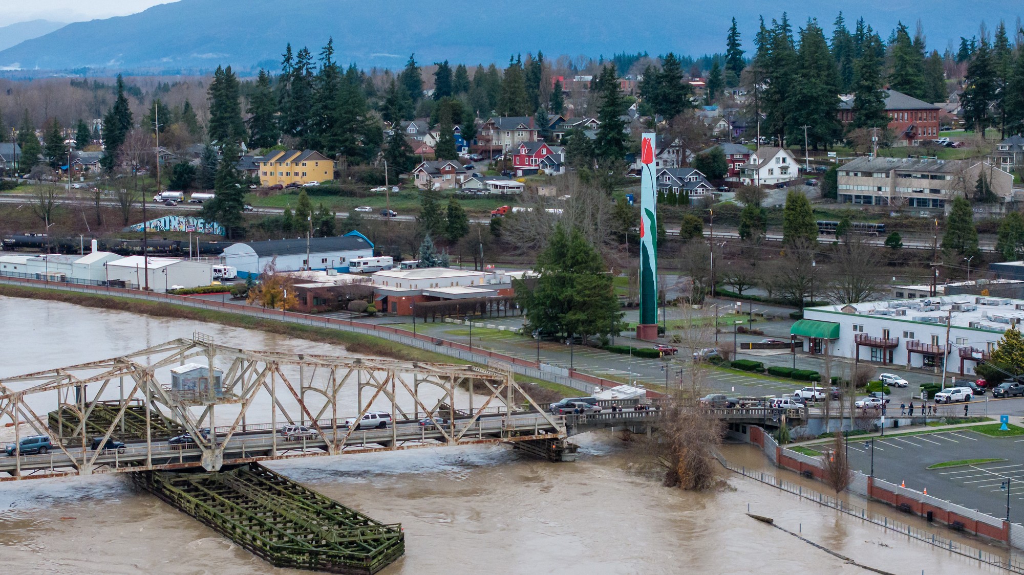 Pre povodne v štáte Washington evakuovali desiatky tisíc ľudí.