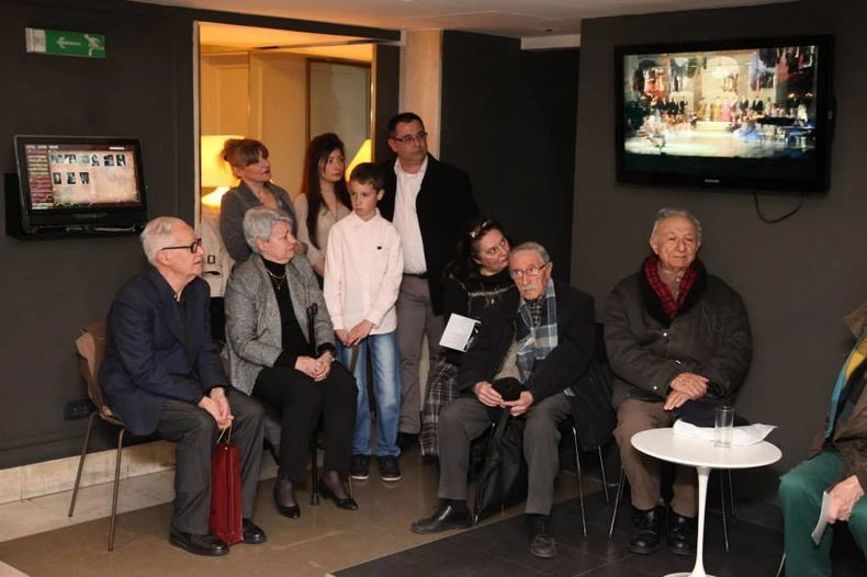 Supruga Ivanka, sin Velibor (stoji desno) sa ćerkom Majom i suprugom Marinom, unuk Vanja (u sredini), foto: Narodno pozorište