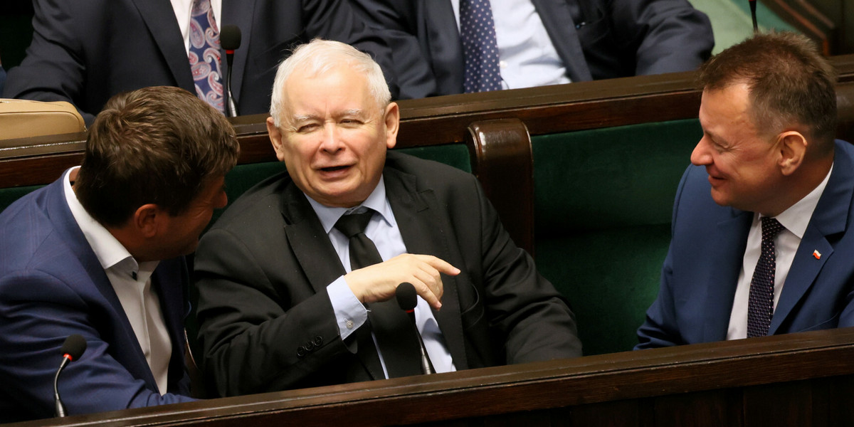 Jarosław Kaczyński (w środku) podczas 59. posiedzenia Sejmu IX kadencji