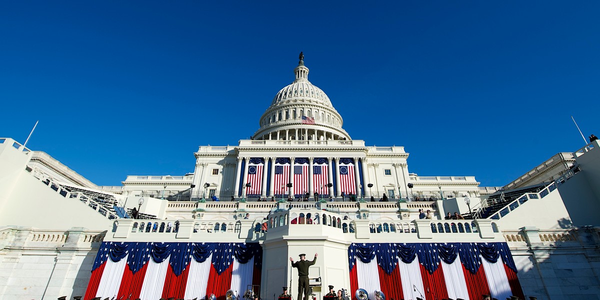 Zaprzysiężenie prezydenta USA od lat odbywa się w tym samym miejscu - na schodach do Kapitolu.