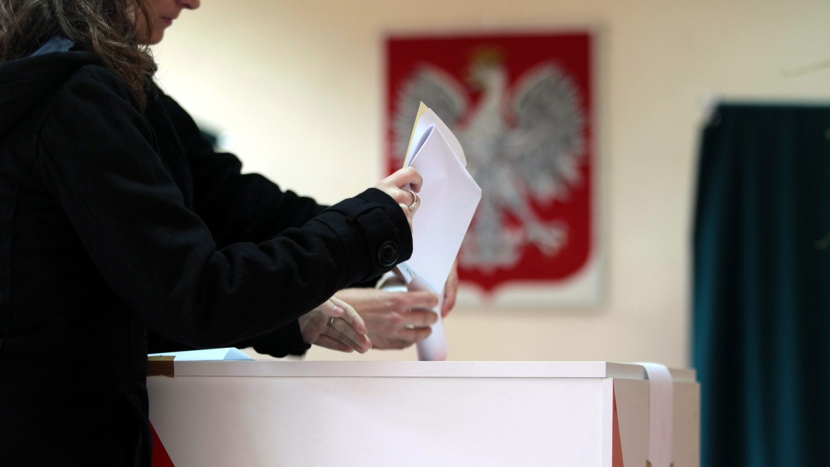 Dotychczasowy senator PO, były reprezentant Polski w siatkówce Andrzej Szewiński został wybrany na senatora w okręgu nr 69, obejmującym Częstochowę - podała w poniedziałek Okręgowa Komisja Wyborcza w Częstochowie.