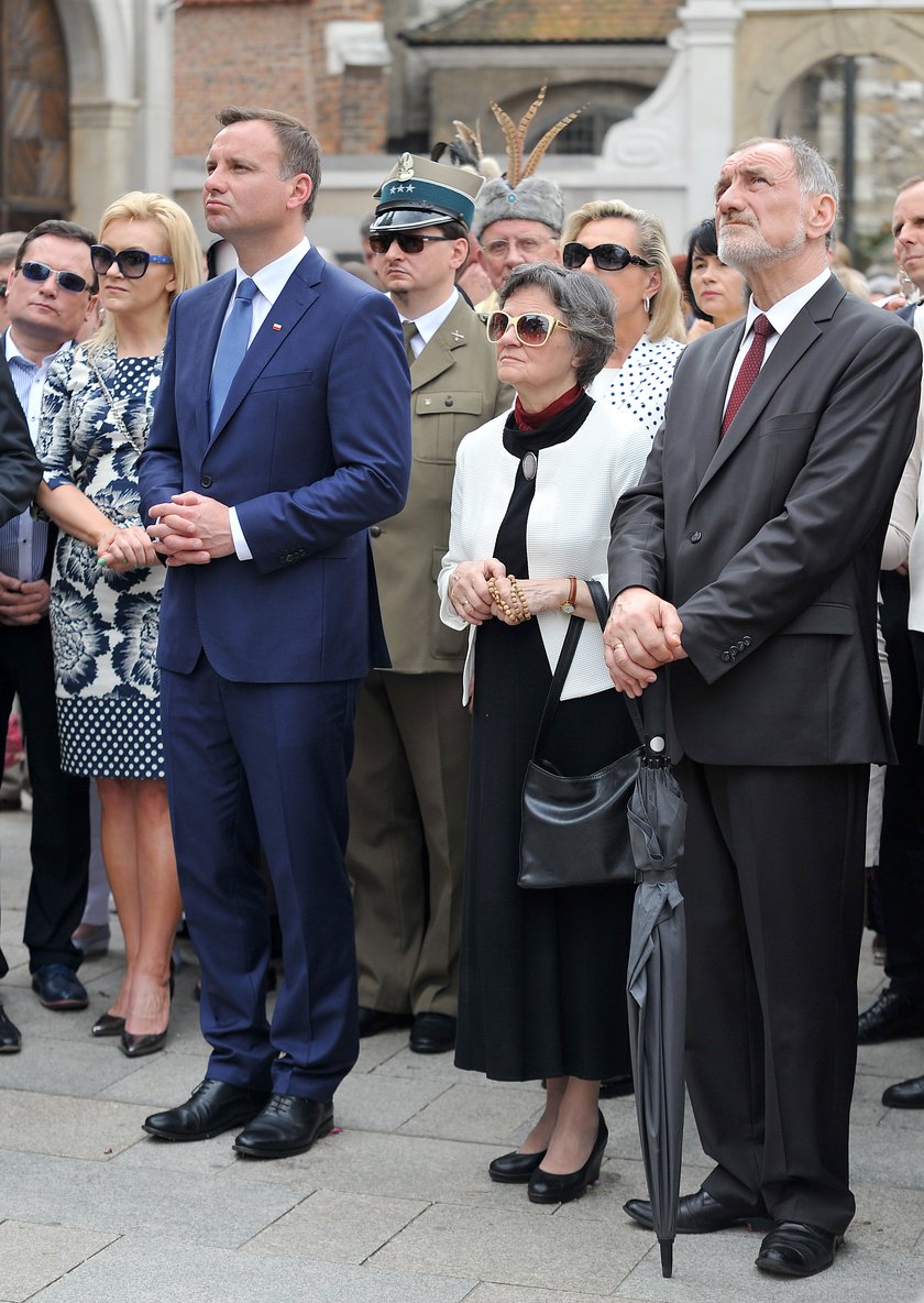 Prezydent poczeka na swoją kolej szczepionki na koronawirusa