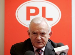 Miller pyta rząd, czy ma plan walki z grypą