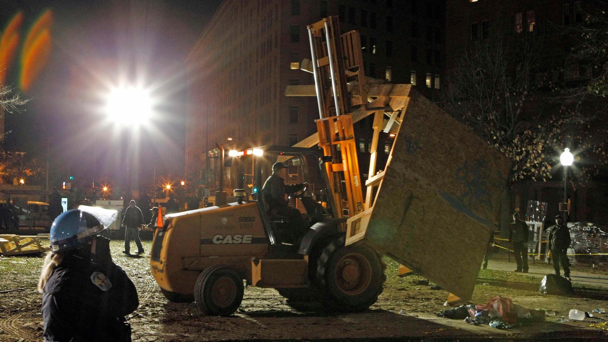 31 osób zostało aresztowanych w Waszyngtonie wczorajszej nocy w wyniku konfrontacji policji z miejscowymi demonstrantami ruchu Occupy Wall Street (OWS). Do aresztowań doszło też w Nowym Jorku.