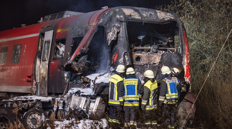 Személyszállító vonat ütközött Németországban Fotó: MTI/EPA/Armin Weige
