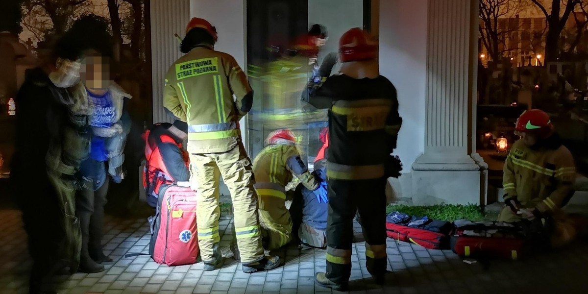 41-latek wpadł do grobu. Był ciekawy, jak wygląda w środku 