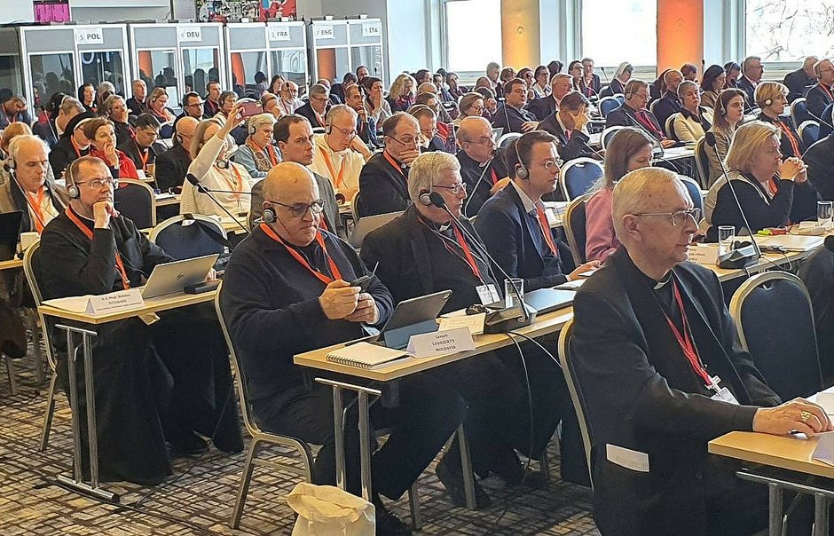 Synod jest szkołą funkcjonowania w Kościele głęboko podzielonym