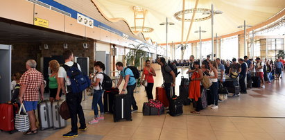 Ewakuacja turystów z Egiptu. Strach na lotniskach