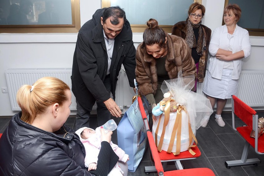 Seka je obradovala pet mama i novorođenih beba