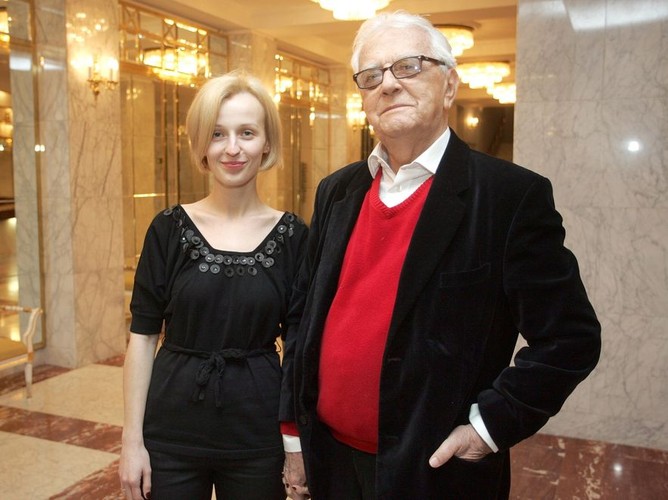 Pierwsza zmiana w wyglądzie: nowa fryzura