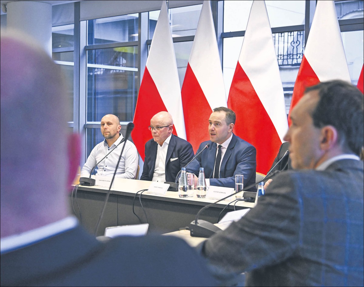 Wybory prezydenckie 2025. Kampania jeszcze się formalnie nie zaczęła, ale kandydaci są już w ferworze walki