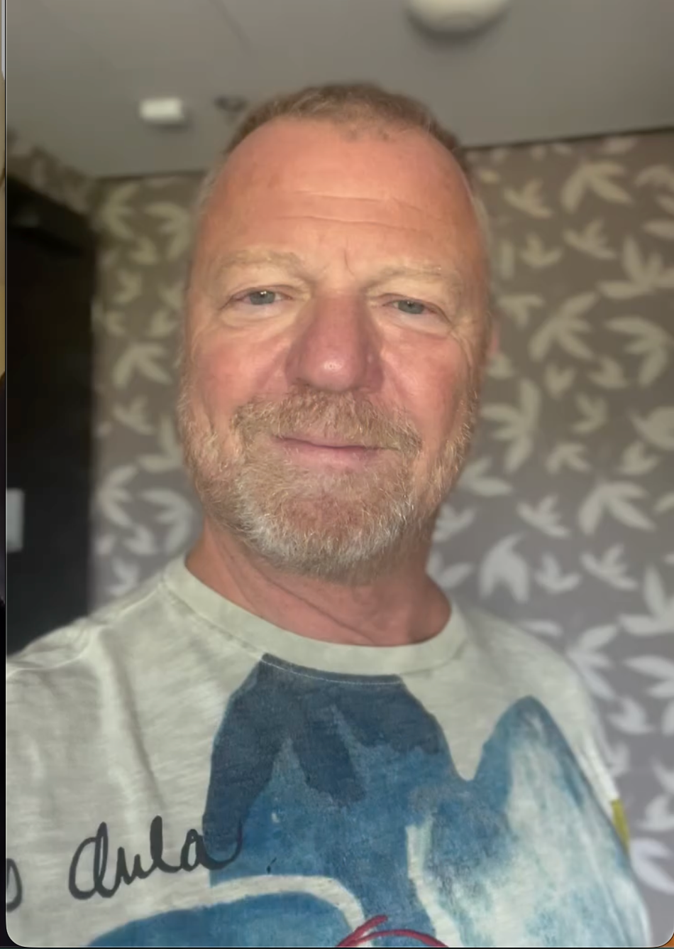 Herec Maroš Kramár.