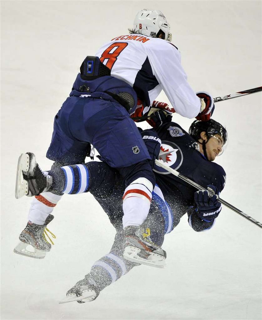 Gwiazdor NHL Aleksandr Owieczkin opluł przeciwnika