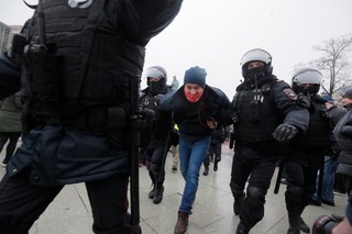 Część zatrzymanych podczas protestów w Moskwie pozostaje na komisariatach