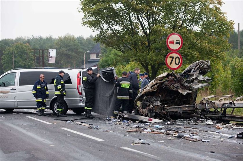 Karambol na drodze. Auta stanęły w płomieniach!