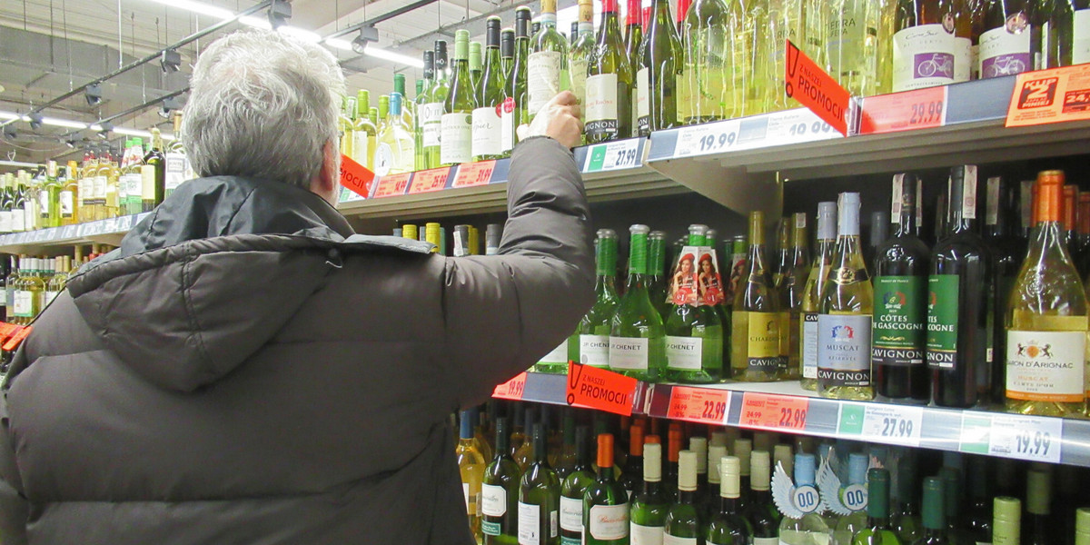 Ograniczenie nocnej sprzedaży napojów alkoholowych wprowadziło jak dotąd 170 gmin. Zdjęcie ilustracyjne