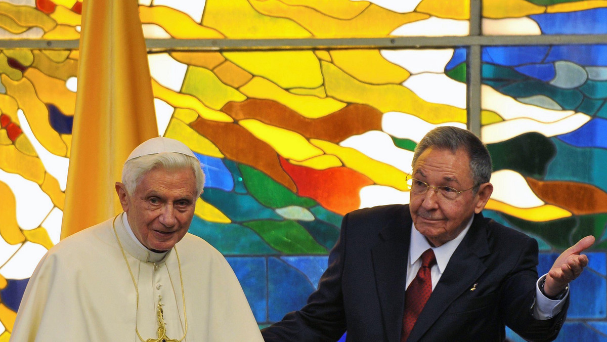 Zwycięzcą konfrontacji między Kościołem katolickim a komunizmem jest papież - napisał w czwartek niemiecki dziennik "Sueddeutsche Zeitung" po spotkaniu Benedykta XVI z Fidelem Castro.
