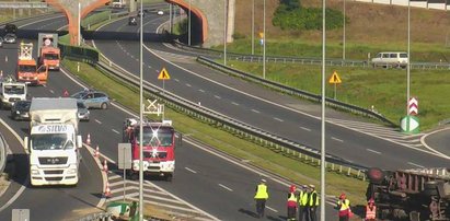 Wypadek na A4. Nie żyje kierowca. Tir blokuje trasę