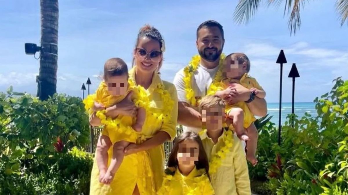 JELENA ŽEŽELJ SLAVI SLAVU U AMERICI Bivša učesnica "Velikog brata" sa mužem i četvoro dece obeležava Svetu Petku: Na stolu slavski kolač, žito i sveća - Ispoštovala sve srpske običaje