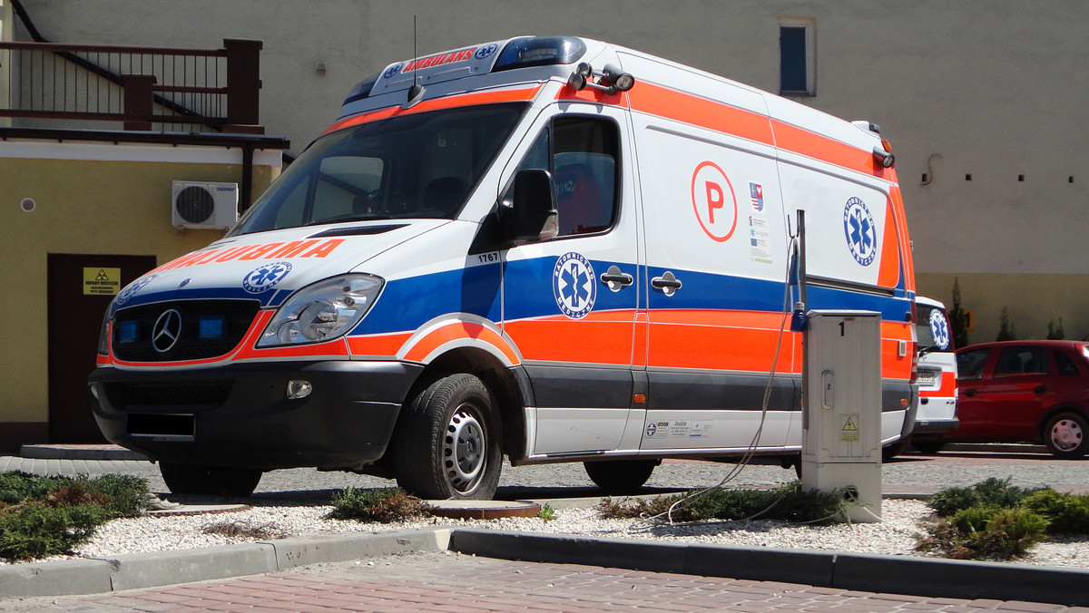 Tragiczny wypadek pod Aleksandrowem Łódzkim – około godz. 10 w miejscowości Stary Adamów ciężarówka zderzyła się z busem. W wyniku obrażeń zmarła 59-letnia pasażerka busa.