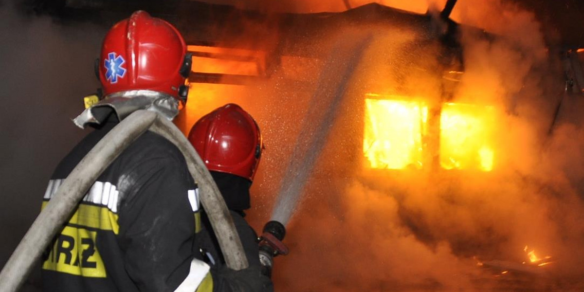 Pożar w pustostanie przy ul. Brzeskiej we Włocławku. Nie żyją 3 osoby