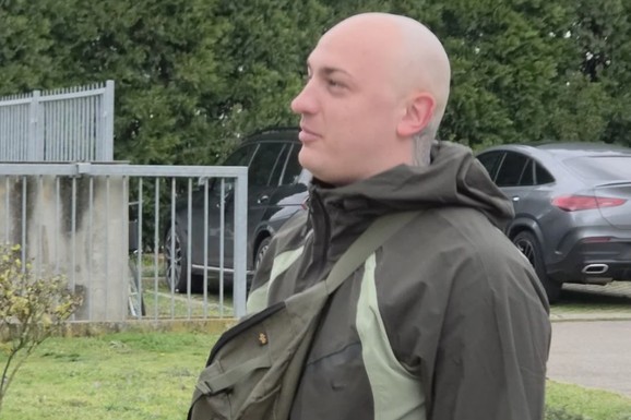 "NEKA ZARADI ZA HLEB, NE KUPUJE SE FERARI OD KONCERATA" Desingerica bez dlake na jeziku o Jakovu Jozinoviću: "Slušam ga i palim slavske sveće"