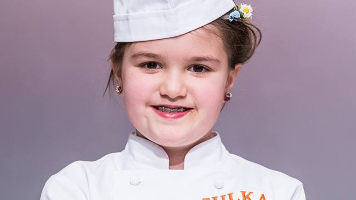 Julia Cymbaluk została zwyciężczynią drugiej polskiej edycji "MasterChef Junior" w TVN. 10-latka z Wrocławia - oprócz zaszczytnego tytułu i statuetki - zdobyła także czek na 15 tys. złotych, wielofunkcyjnego robota kuchennego oraz bon na wakacje marzeń o wartości 40 tysięcy złotych.