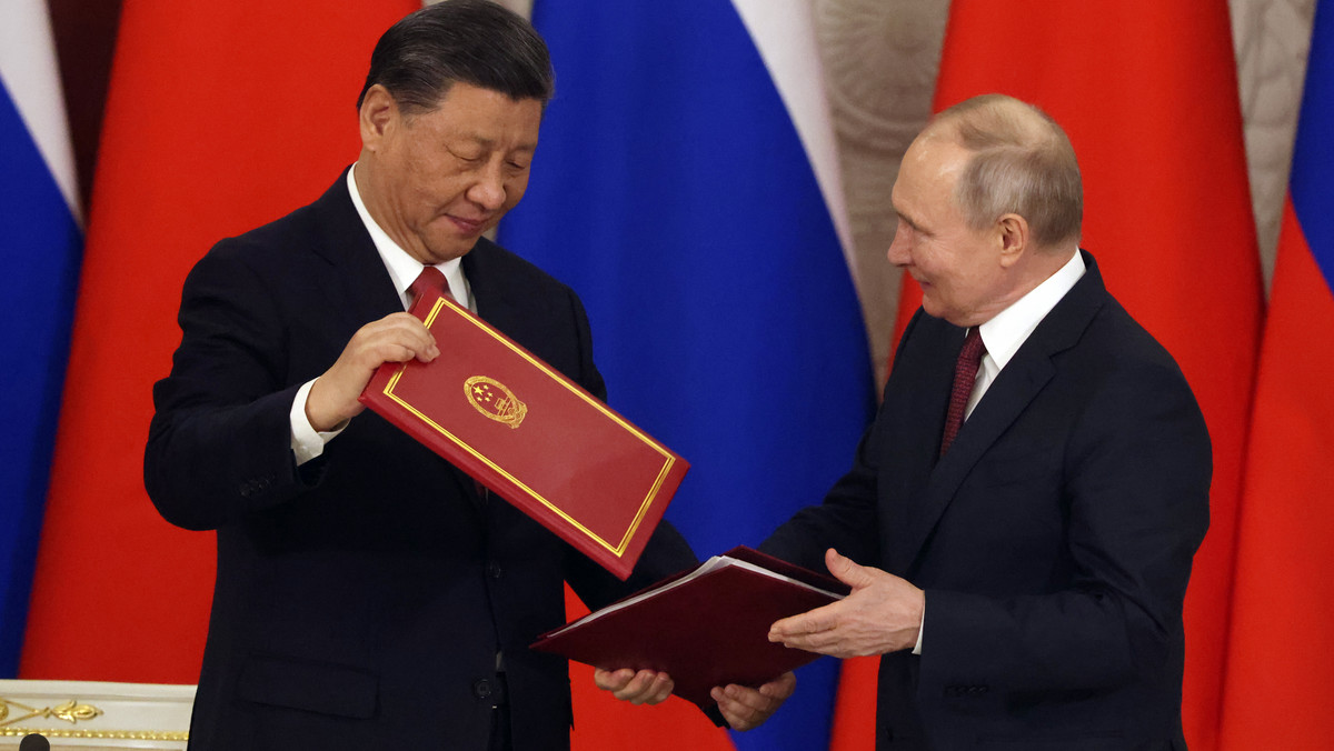 Władimir Putin wychwalał Xi Jinpinga. "Prawdziwy mężczyzna"