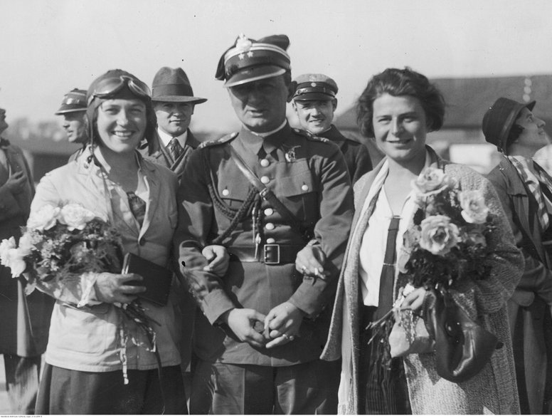 Rajd lotniczy kobiet dookoła Polski (1931 r.). Na zdjęciu: Wanda Olszewska, Stanisław Jasiński i Maria Wardasówna