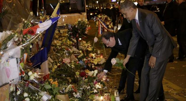 Obama visits Paris attack site, pays tribute to victims