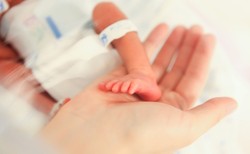 Rodzice hospitalizowanych wcześniaków będą szczepieni z tzw. grupą 0