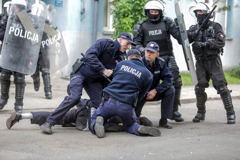 Będą siedzieć za ataki na komisariat 