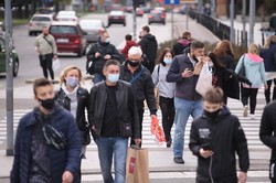 Mniej bezobjawowych zakażeń Covid-19. Naukowcy: To efekt szczepień