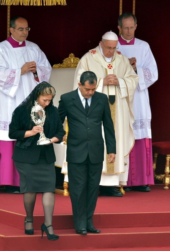 Uzdrowiona przez Jana Pawła II Kostarykanka Floribeth Mora i jej mąż Edwin Solano