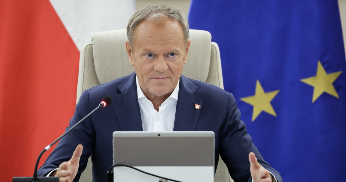 Donald Tusk po angielsku skomentował cła Trumpa