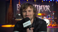 Świąteczne życzenia od Karola Dziuby. Gdzie zaprasza na Sylwestra?