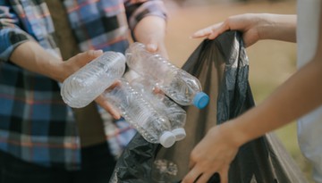 Od 1 października plastikowe butelki już nie do żółtego pojemnika. Co się zmieni w segregacji odpadów?