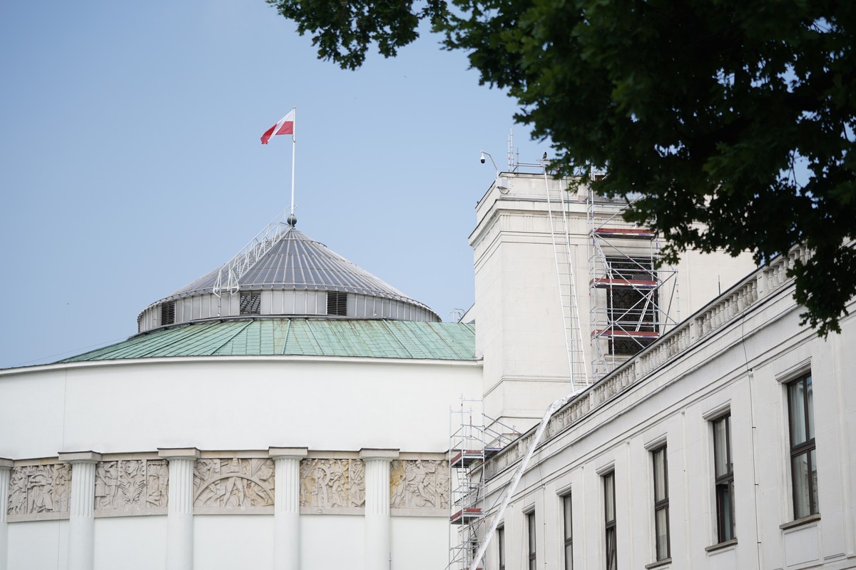 KO przed PiS, ale bez możliwości rządzenia. Jest nowy sondaż