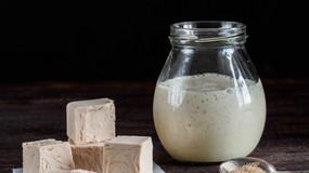 Ciasto drożdżowe nie rośnie? Odkryj sekret, który sprawi, iż wyrośnie jak nigdy dotąd