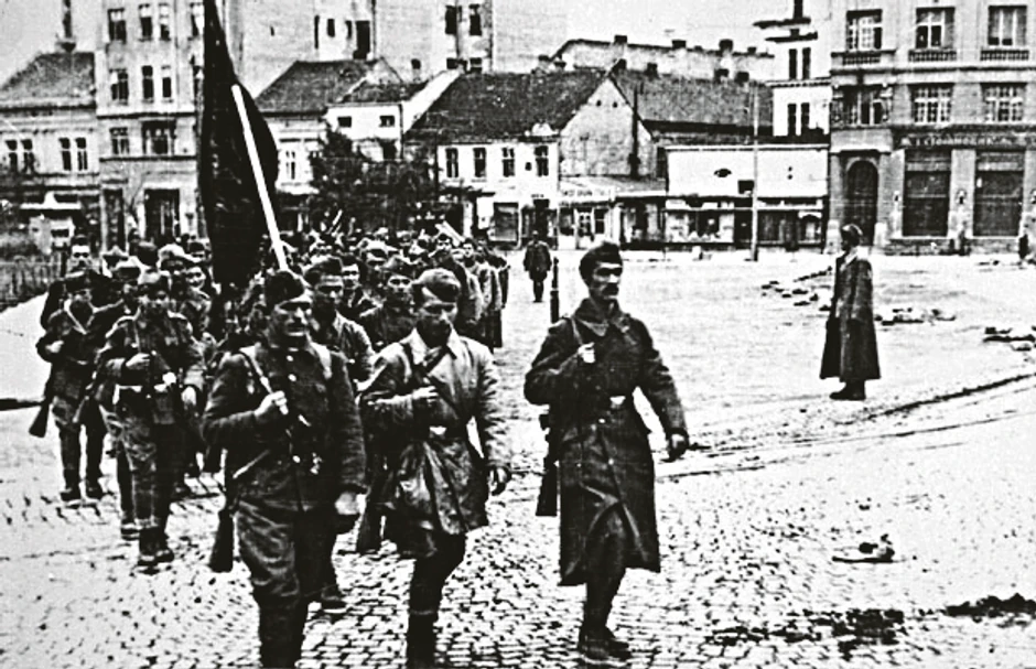 Ulazak partizanske kolone u grad